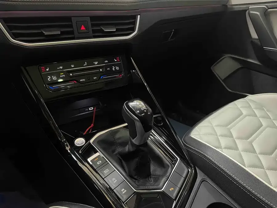 Volkswagen Tayron Tanyue 2023 280TSI 2WD Luxury Plus Advanced Edition 2022 — миниатюра 4