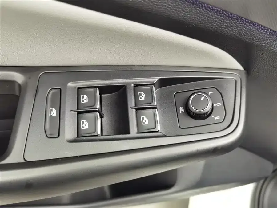 Volkswagen Bora Bora 2023 300TSI DSG Premium Edition 2024 — миниатюра 3
