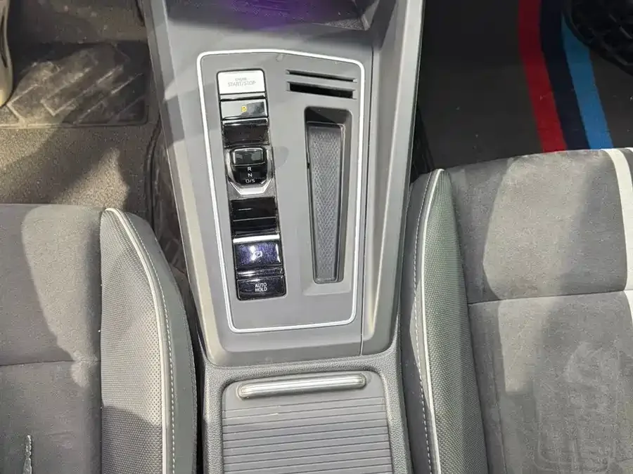 Volkswagen golf Golf 2021 280TSI DSG R-Line 2022 — миниатюра 4