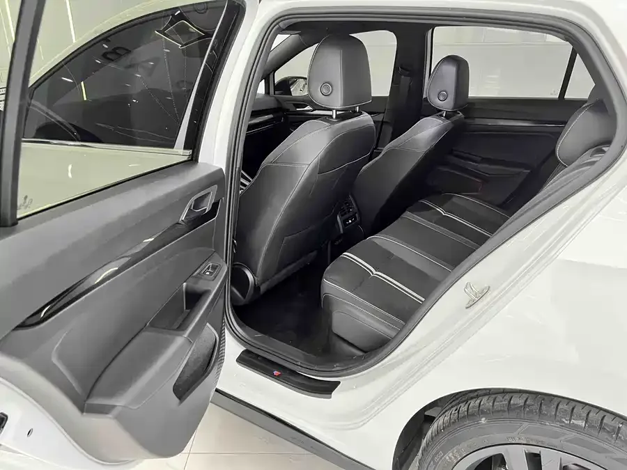 Volkswagen golf Golf 2021 280TSI DSG R-Line 2022 — миниатюра 3