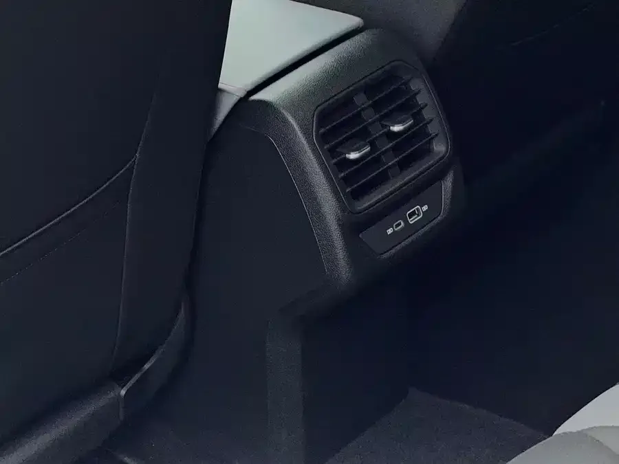 Volkswagen Lamando 2022 Lingdu Lingdu L 280TSI DSG Cool Edition 2023 — миниатюра 4