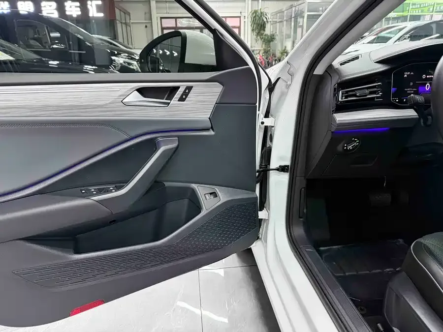 Volkswagen Sagitar 2023 Sagitar 280TSI DSG Beyond Plus Edition 2023 — миниатюра 3