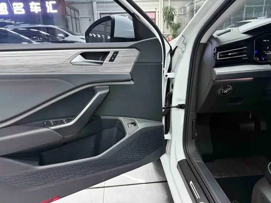 Volkswagen Sagitar 2023 Sagitar 280TSI DSG Beyond Plus Edition 2022 — миниатюра 3