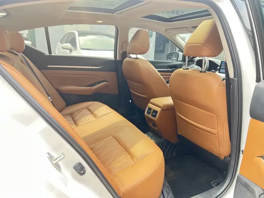 Nissan Altima Teana 2022 2.0L XL-Upr Premium Edition 2023 — миниатюра 5
