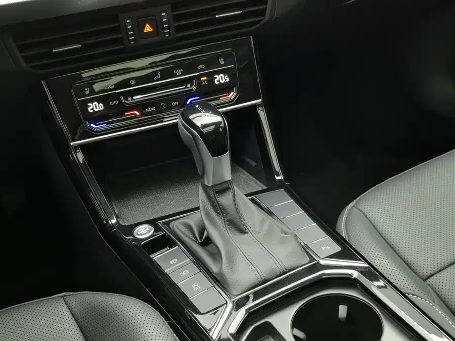 Volkswagen Passat Passat 2025 Outstanding Model 380TSI Starry Sky Dragon Edition 2025 — миниатюра 4