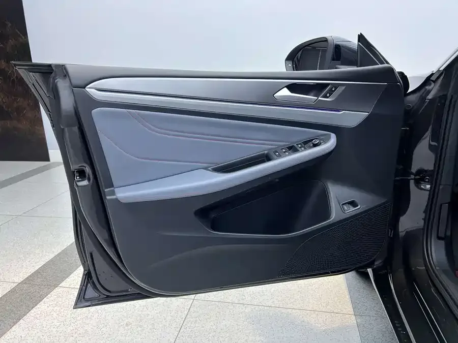 Volkswagen Lamando Lingdu 2022 Lingdu L 280TSI DSG Super Hot Flagship Edition 2023 — миниатюра 4