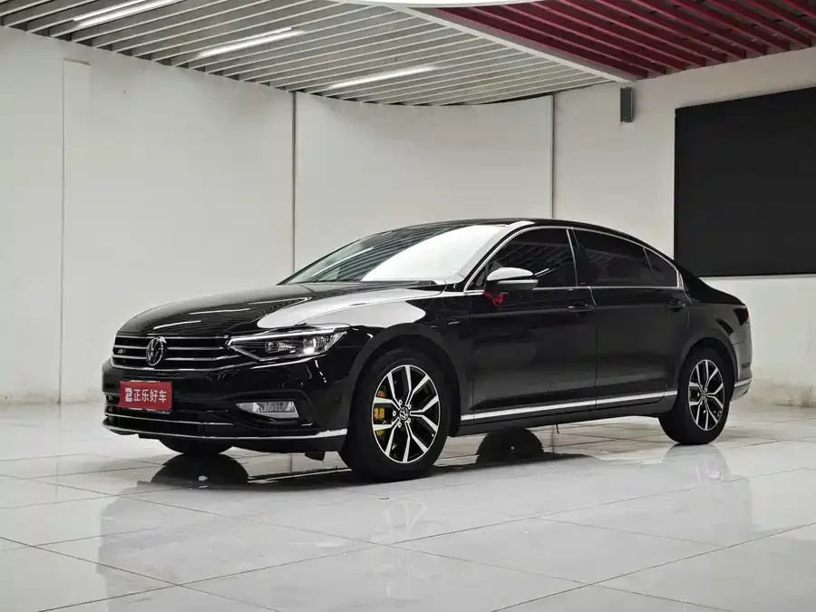 Volkswagen Magotan Magotan 2020 330TSI DSG Leading Edition 2022 — фото 1, купить с доставкой в Москву