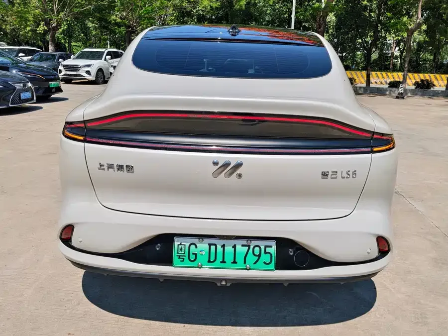 IM Motors LS6 Zhiji LS6 2023 Max Long Battery Edition 2023 — миниатюра 2