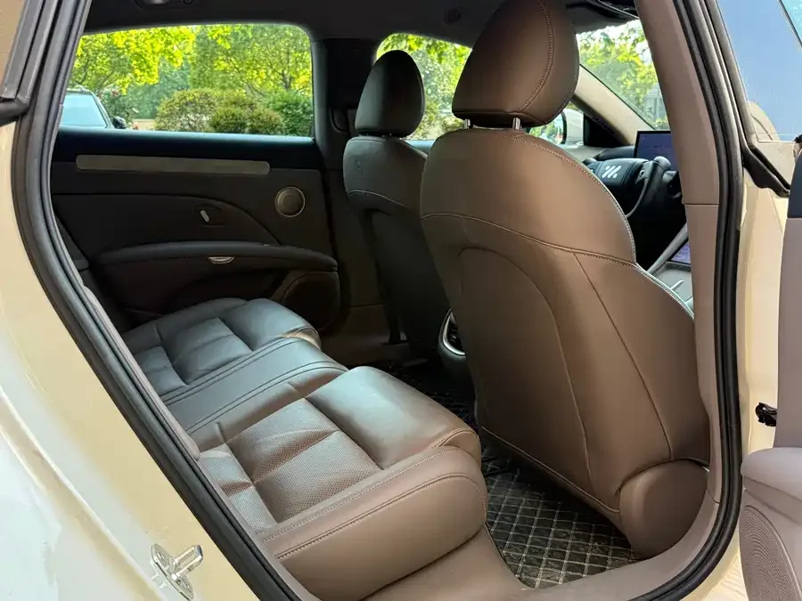 Zhiji L6 Zhiji L6 2025 Ultra 2025 — миниатюра 2