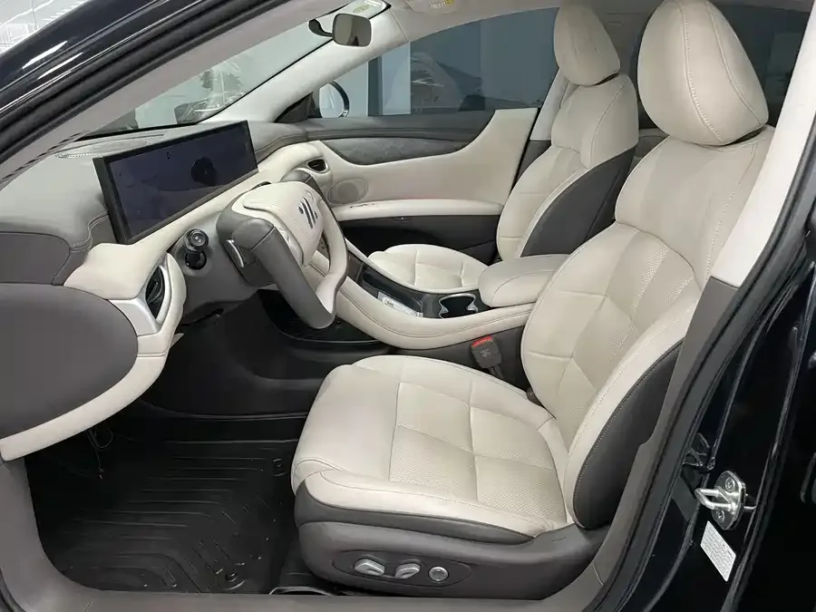Zhiji L6 Zhiji L6 2024 Max Standard Edition 2025 — миниатюра 2
