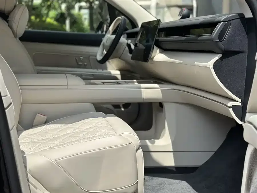 NIO ES8 NIO ES8 2026 Six-seat Executive Luxury Edition 2026 — миниатюра 4