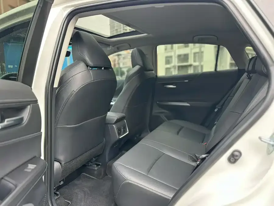 Toyota Venza Venza 2024 2.0L CVT 2WD Luxury PLUS Edition 2024 — миниатюра 2