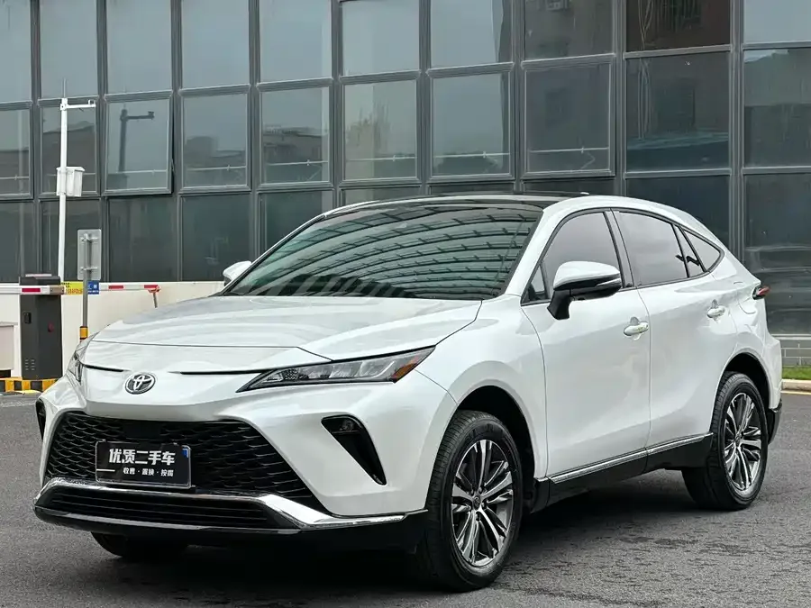Toyota Venza Venza 2024 2.0L CVT 2WD Luxury PLUS Edition 2024 — фото 1, купить с доставкой в Москву