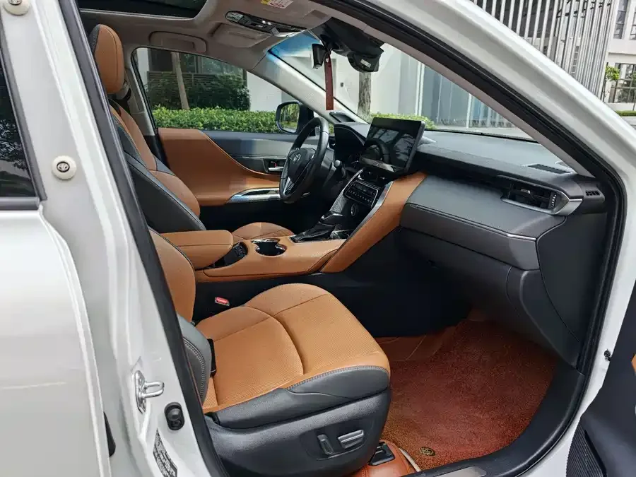 Toyota Venza Venza 2022 2.0L CVT 2WD Premium Edition 2022 — миниатюра 3