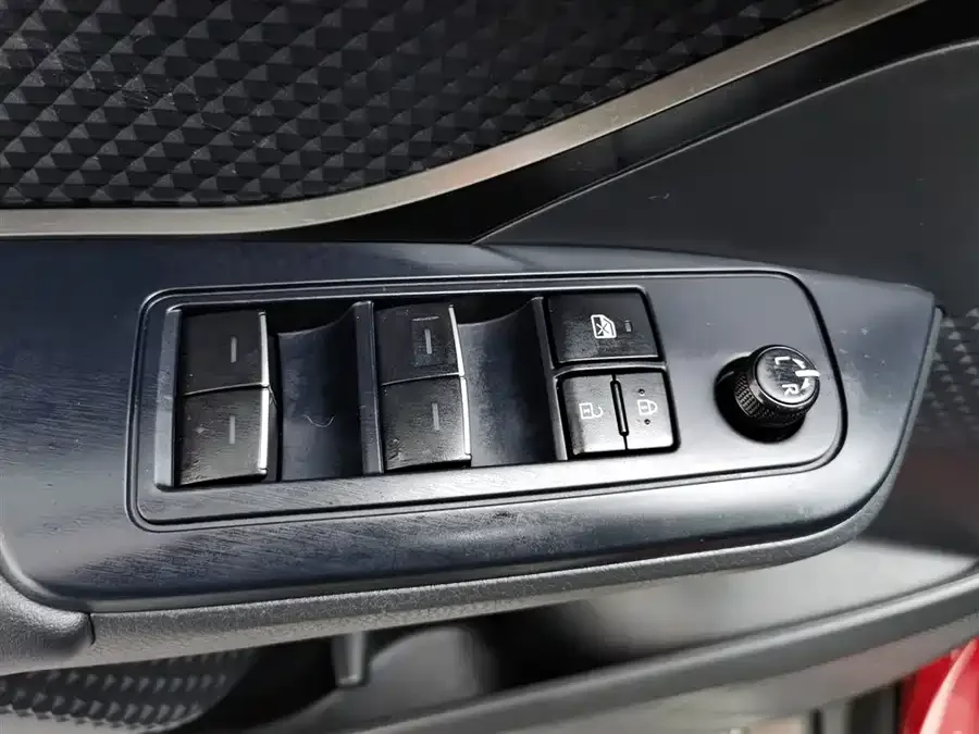Toyota IZOA Yize IZOA 2021 2.0L Yixing Edition 2023 — миниатюра 3