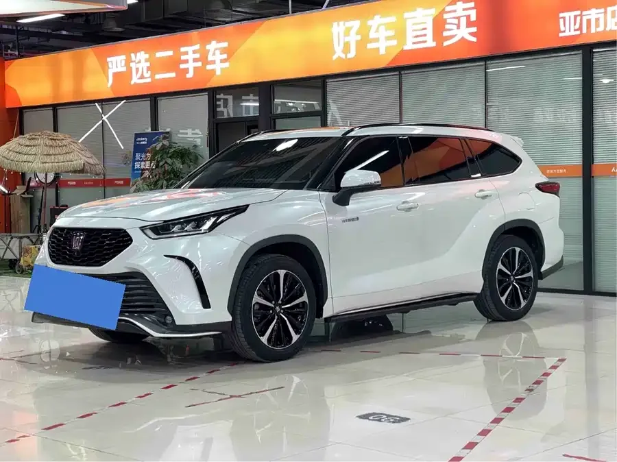 Toyota Crown Land 2022