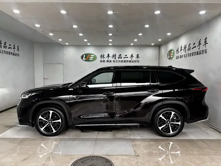 Toyota Crown Land Crown Land Release 2022 2.0T 4WD Jinyao Edition 2024 — миниатюра 2