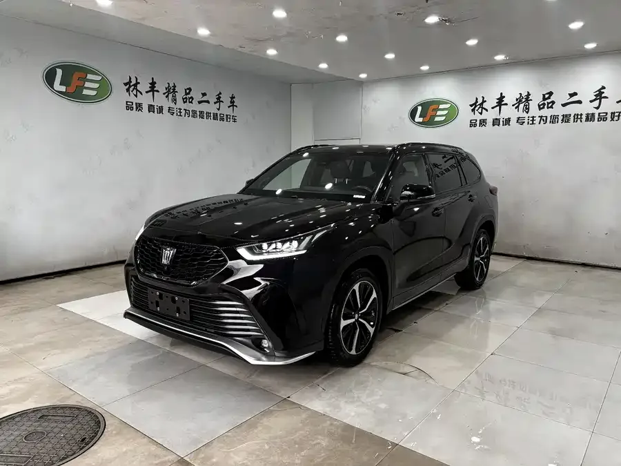 Toyota Crown Land Crown Land Release 2022 2.0T 4WD Jinyao Edition 2024 — фото 1, купить с доставкой в Москву