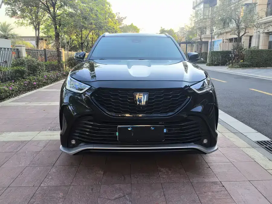 Toyota Crown Land 2022