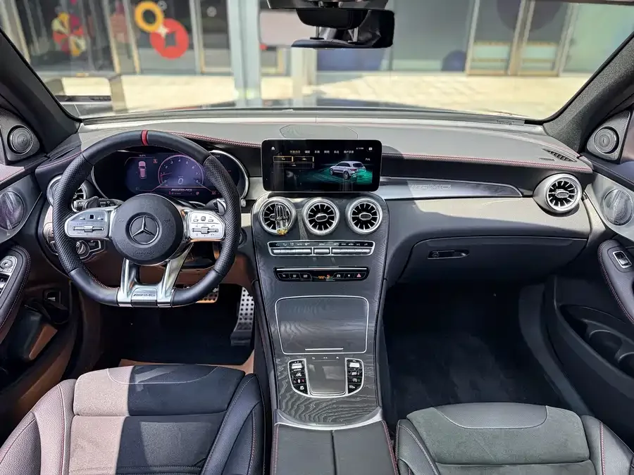 Mercedes-Benz GLC AMG Mercedes-Benz GLC AMG 2022 AMG GLC 43 4MATIC 2022 — миниатюра 4