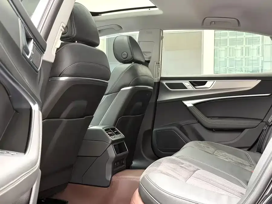 Audi A7L 2024 45TFSI S-line Dream Flow Crystal Set 2024 — миниатюра 3