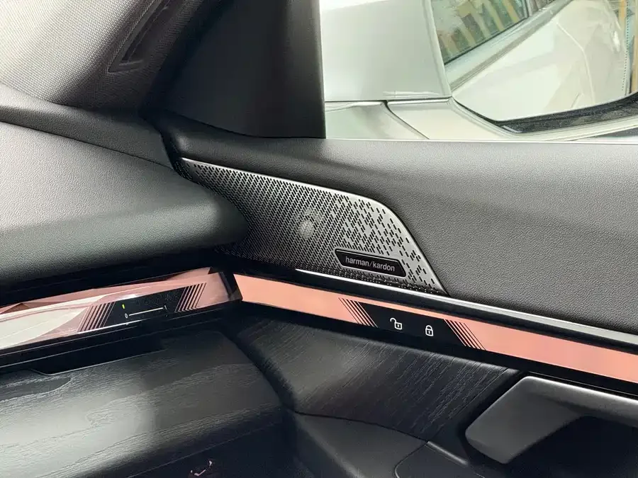 BMW i5 2024 eDrive 35L Luxury Package 2024 — миниатюра 5