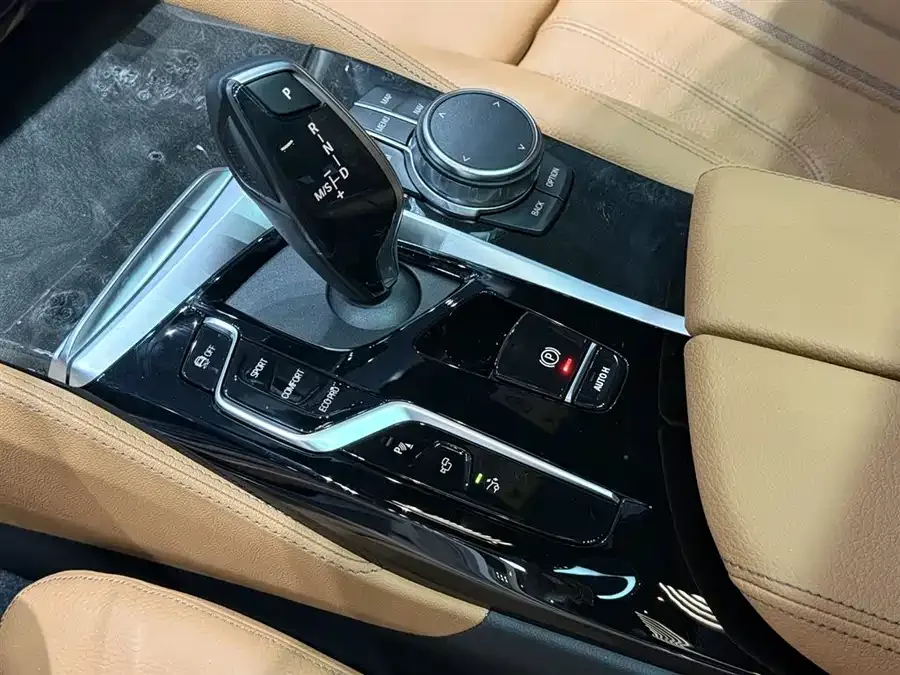 BMW 6 Series GT 2022 630i M Sport Package 2024 — миниатюра 4