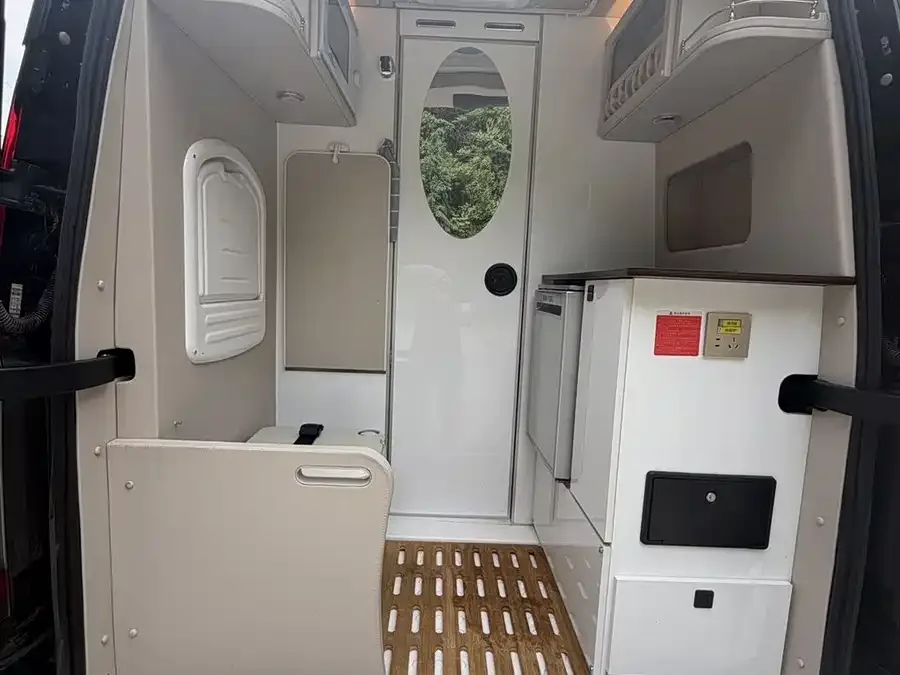 Ford Transit T8 Ford Transit T8 2024 T8 2.3T Diesel Automatic Mid-Wheelbase Mid-Roof 6-Seater Multi-Functional Version 2/2/2 2024 — миниатюра 5