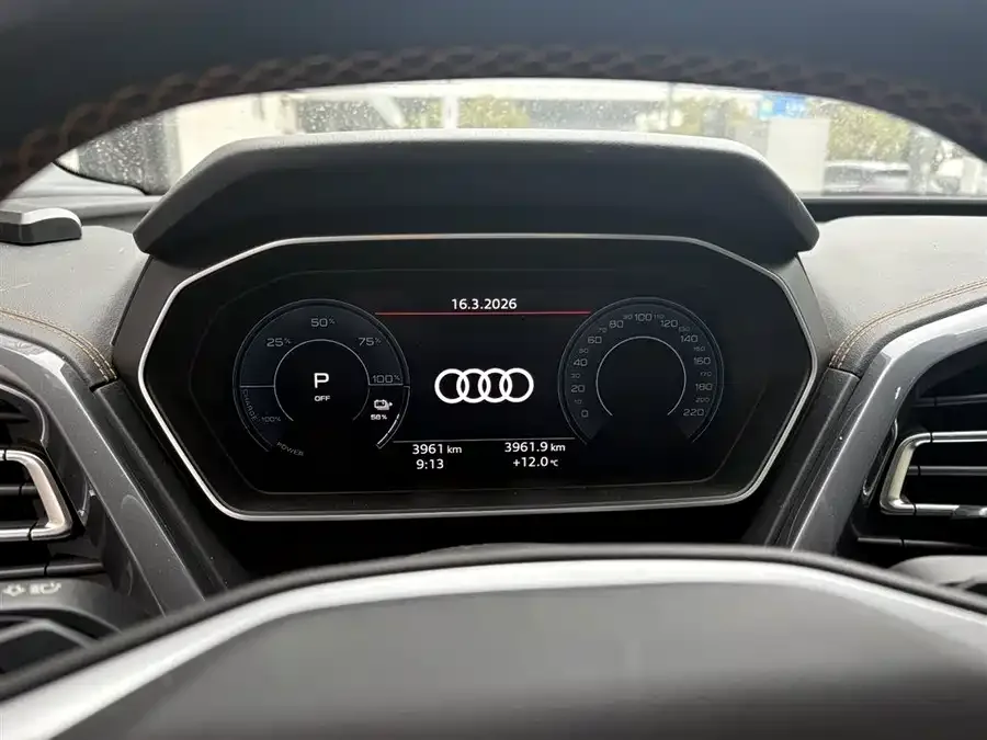 Audi Q4 e-tron 2024 40 e-tron Creative Edition 2024 — миниатюра 3