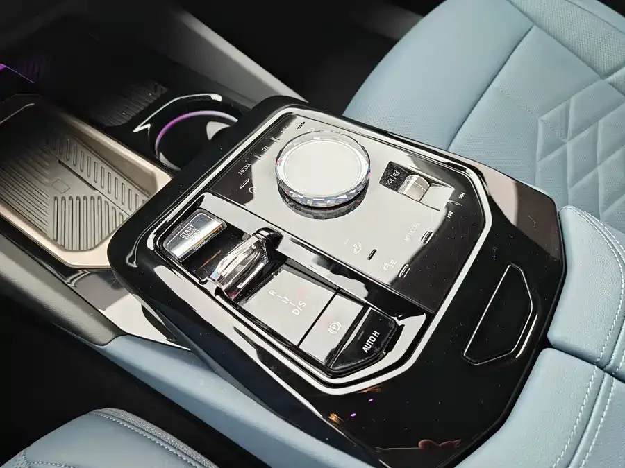 BMW 5 Series BMW 5 Series 2024 530Li Exclusive M Sports Package 2024 — миниатюра 4