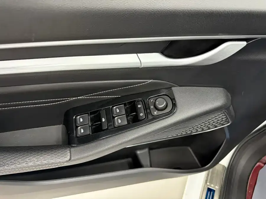 Geely Emgrand Emgrand 2022 4th Generation 1.5L CVT Premium Edition 2022 — миниатюра 4