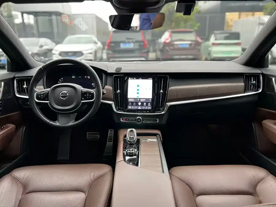 Volvo V90 2022 Cross Country B5 AWD Zhiyuan Edition 2022 — миниатюра 5