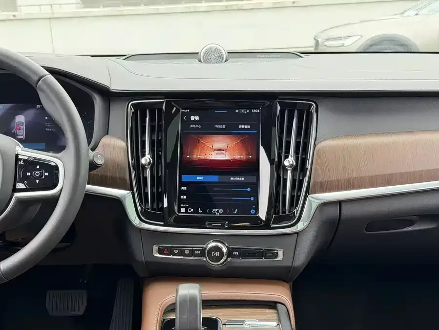 Volvo V90 2022 Cross Country B5 AWD Smart Edition 2022 — миниатюра 3