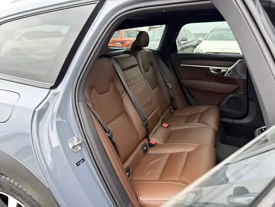 Volvo V90 2022 Cross Country B5 AWD Smart Edition 2022 — миниатюра 4