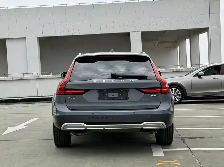 Volvo V90 2022 Cross Country B5 AWD Smart Edition 2022 — миниатюра 5