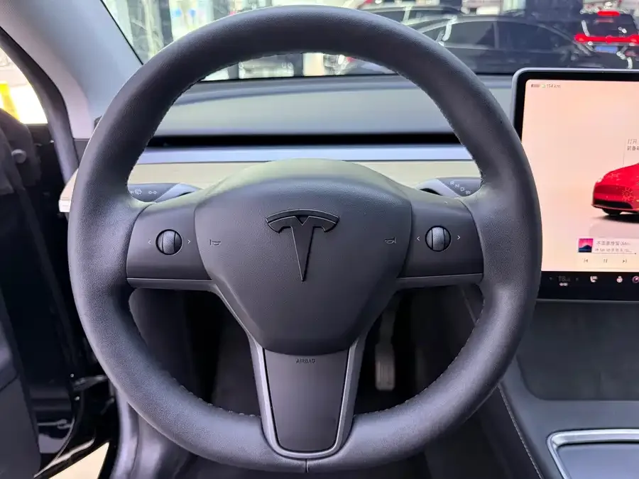 Tesla Model Y Model Y 2022 facelift rear-wheel drive version 2023 — миниатюра 3
