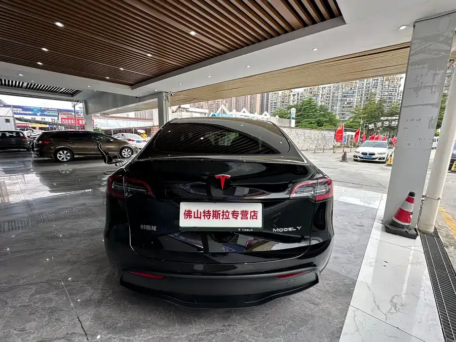 Tesla Model Y Model Y 2022 facelift rear-wheel drive version 2023 — миниатюра 2