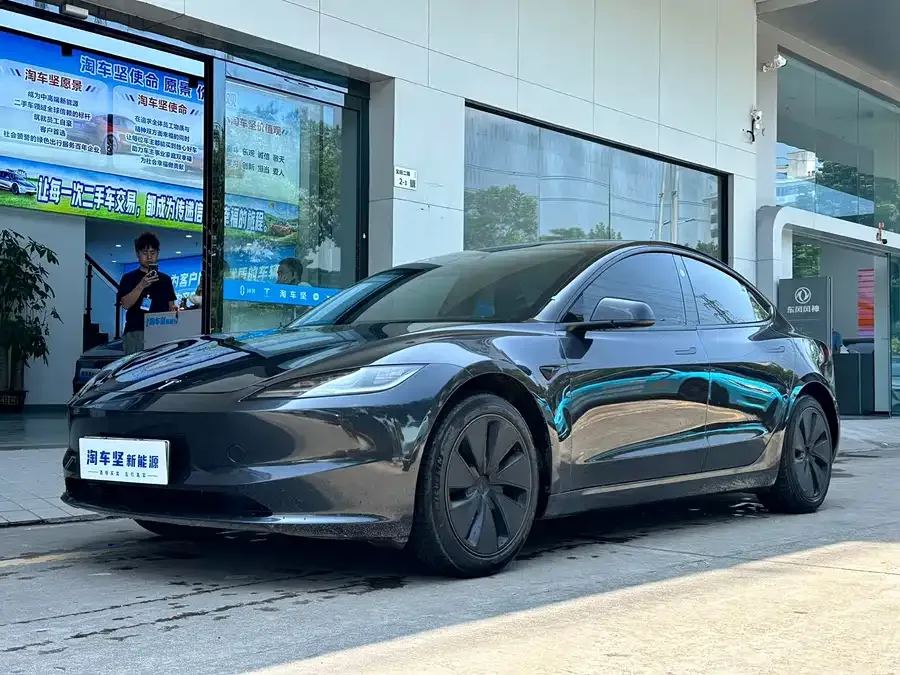 Tesla Model 3 2024