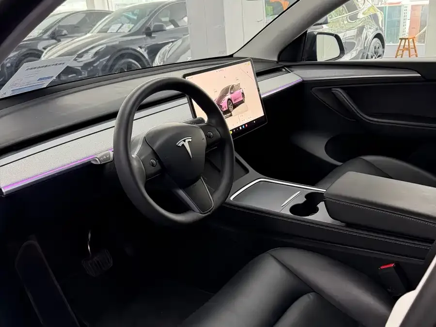 Tesla Model Y Model Y 2024 rear-wheel drive version 2024 — миниатюра 3