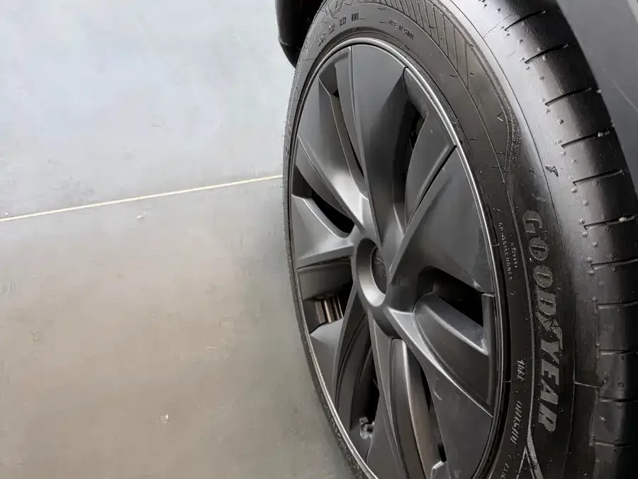 Tesla Model Y Model Y 2024 rear-wheel drive version 2024 — миниатюра 3