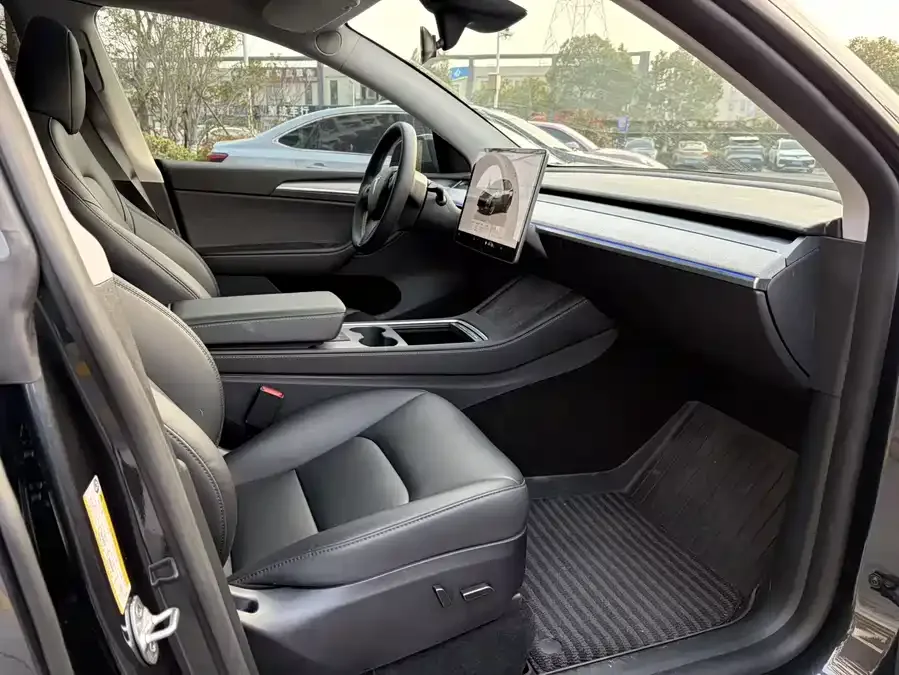 Tesla Model Y Model Y 2024 rear-wheel drive version 2024 — миниатюра 2
