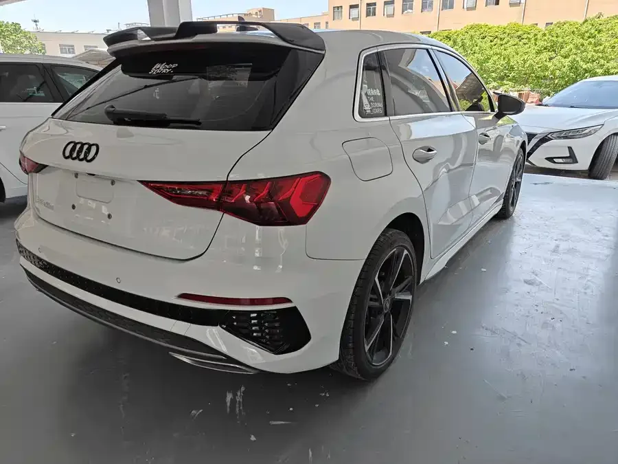Audi A3 2025 Sportback 35TFSI Flying Spur Premium Edition 2024 — миниатюра 4