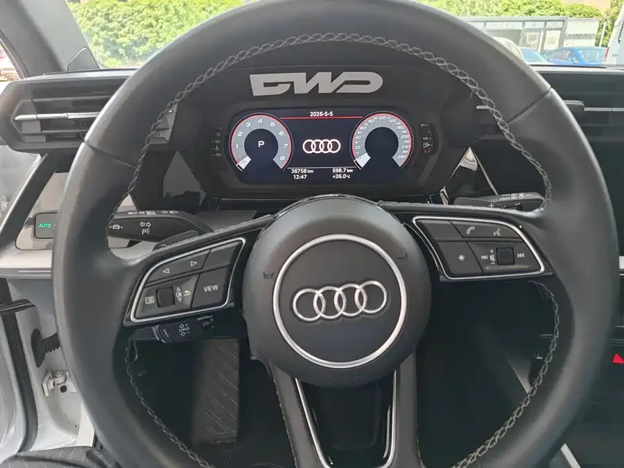 Audi A3 2025 Sportback 35TFSI Flying Spur Premium Edition 2024 — миниатюра 5