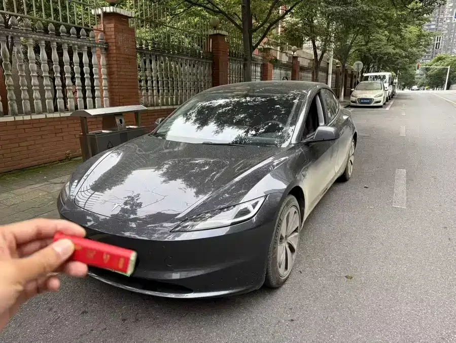 Tesla Model 3 2024