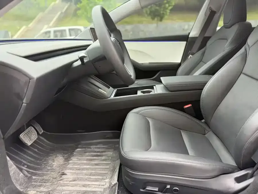 Tesla Model 3 Model 3 2025 rear-wheel drive version 2025 — миниатюра 4