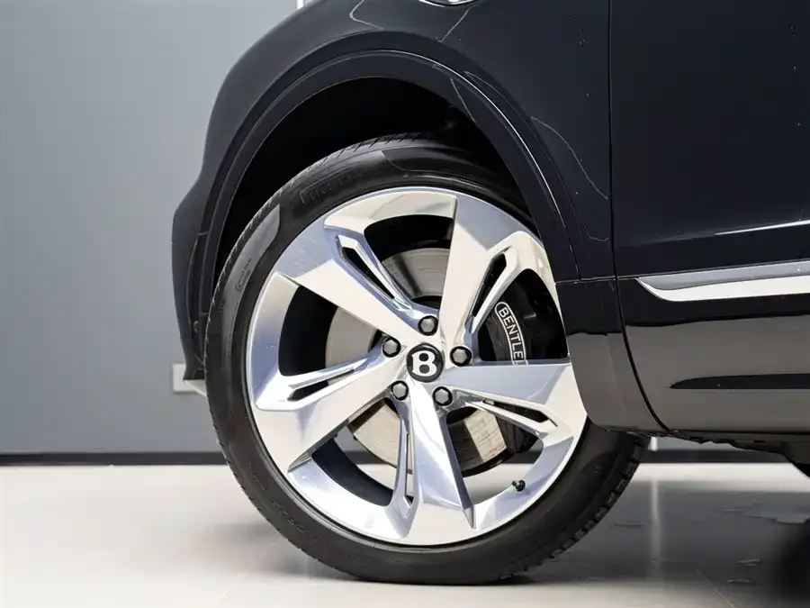 Bentley Bentayga Bentayga 2023 4.0T V8 Long Wheelbase Edition 2024 — миниатюра 2