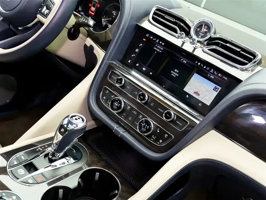 Bentley Bentayga Bentayga 2023 4.0T V8 Long Wheelbase Edition 2024 — миниатюра 5