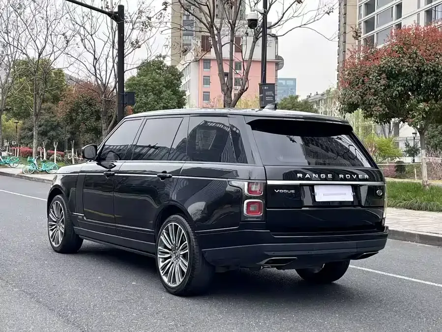 Land Rover Range Rover Range Rover 2020 3.0 L6 Legend Extended Edition 2022 — миниатюра 2
