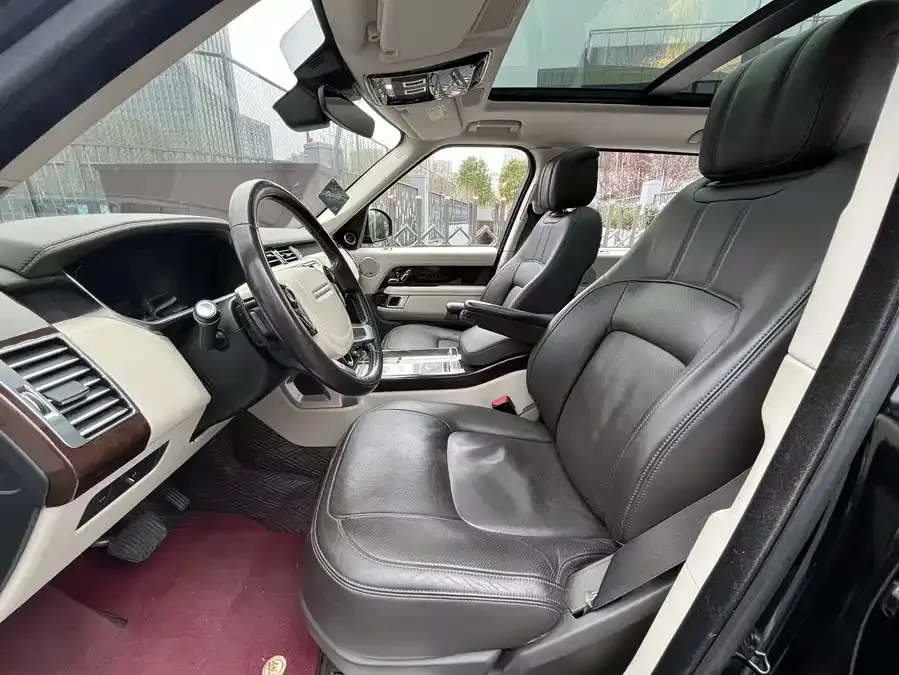 Land Rover Range Rover Range Rover 2020 3.0 L6 Legend Extended Edition 2022 — миниатюра 3