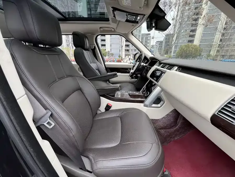 Land Rover Range Rover Range Rover 2020 3.0 L6 Legend Extended Edition 2022 — миниатюра 4